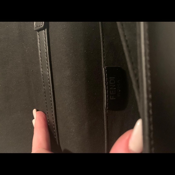 FENDI black bag on chain - Picture 5 of 7